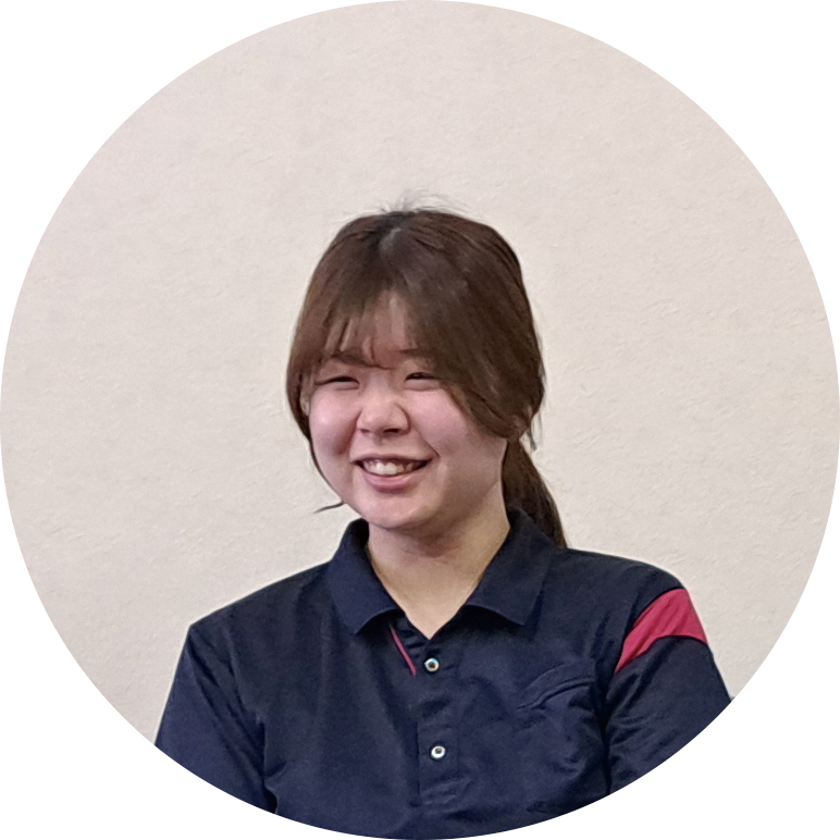 談笑している介護職員の女性